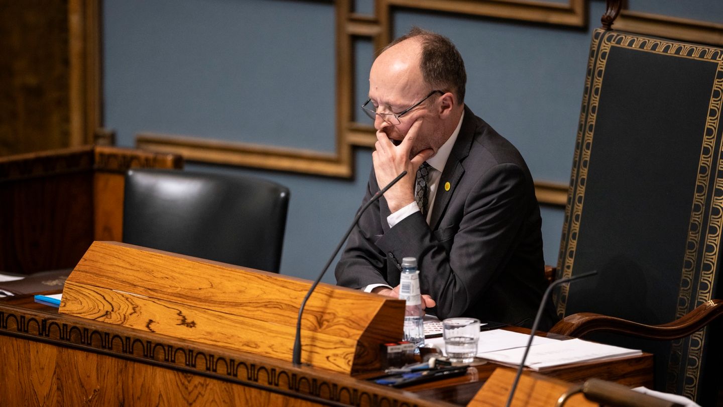 Vornasen mahdollinen ero edus­kunnasta – puhe­mies Halla-aho ei hoputa asian käsittelyä