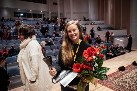 Katja Raunio sai Tulenkantaja-palkinnon Tampereella lauantaina.