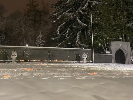Sankarihautausmaan kunniavartio on aina yhtä sykähdyttävä näky.