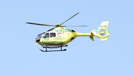 Kuvituskuva lääkärihelikopterista on otettu kesällä.