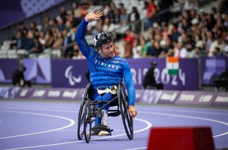 Leo-Pekka Tähti ended his Paralympic career with a bronze medal in the T54 category in the 100-meter medley in Paris.