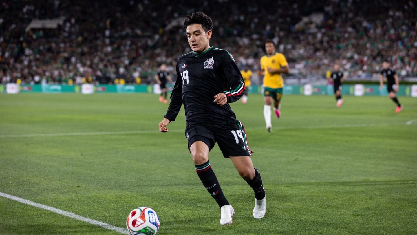 World Cup's most hyped prospect, 17, carries books instead of a phone
