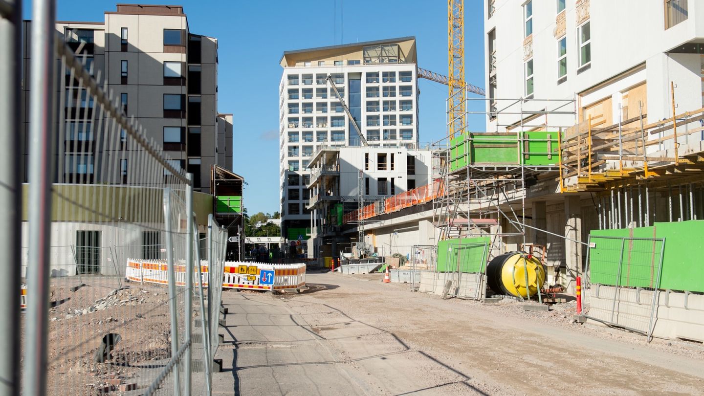 Tapiola residents wait a decade for pedestrian bridge, face ongoing construction chaos