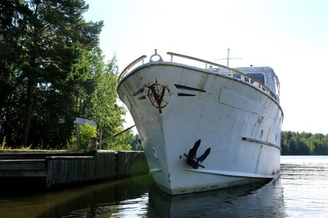 Luvatta Viinikanniemen laiturin vallannut lähes 29-metrinen M/S Tampere ei ole liikkunut Viinikanniemestä juhannuksen jälkeen.