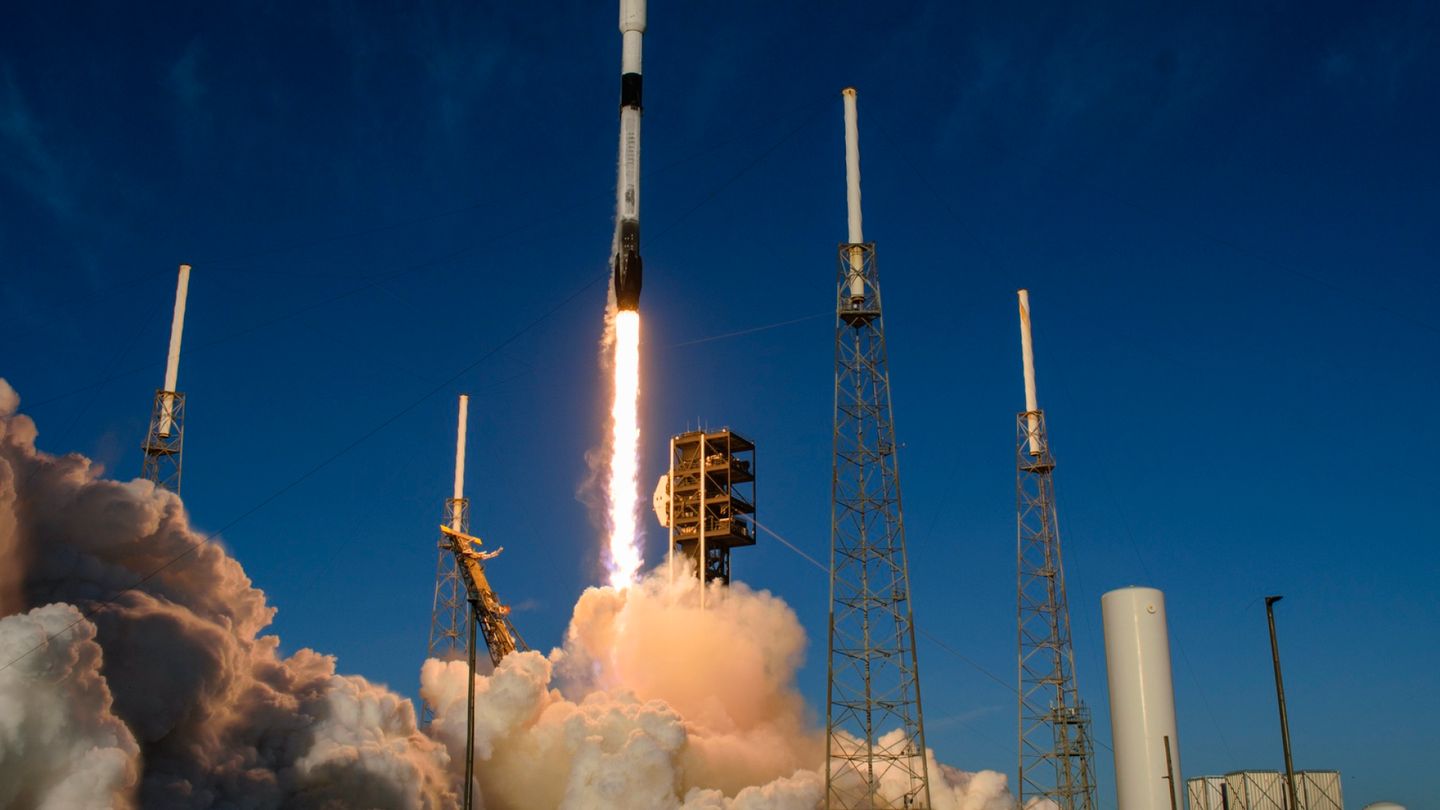 SpaceX Offers Shares to Retail Investors, But Finns Excluded