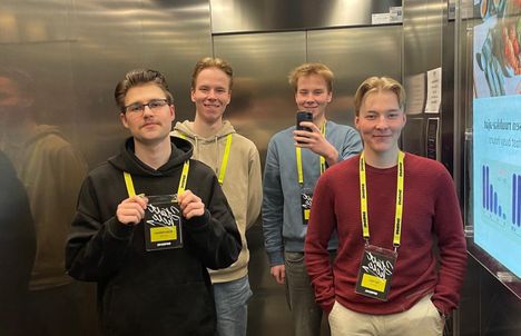 Janakkalan lukion Biolöbö-tiimi Nicklas Rikkonen (vas.), Markus Salonen, Elias Salonen ja Eetu Tauru. 