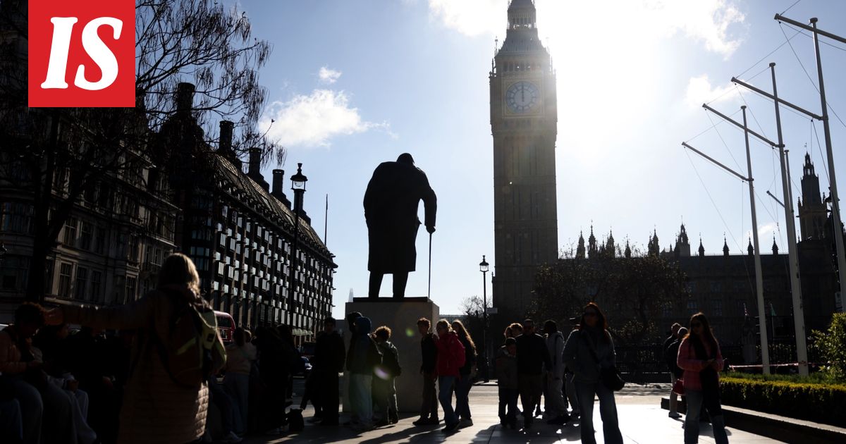 Äiti ja 7-vuotias poika kuolivat puistossa Lontoossa