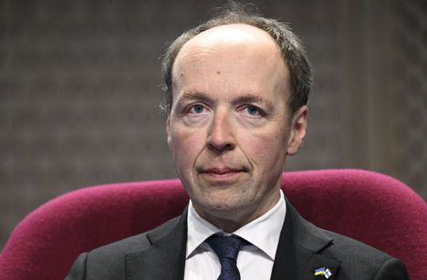 Poliisi epäilee kahta henkilöä kunnianloukkauksesta, koska he kutsuivat sosiaalisessa mediassa Jussi Halla-ahoa fasistiksi.