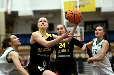 Venla Patrikainen sijoittui viime kauden tilastoissa BC Nokian pelaajista korkeimmalle. Hän oli divarin kuudes levypalloissa 8.41 levypallon keskiarvolla. Hän kuten kuvassa taustalla Nea Pettinen jatkavat joukkueessa ensi kaudella Korisliigatasolla.
 