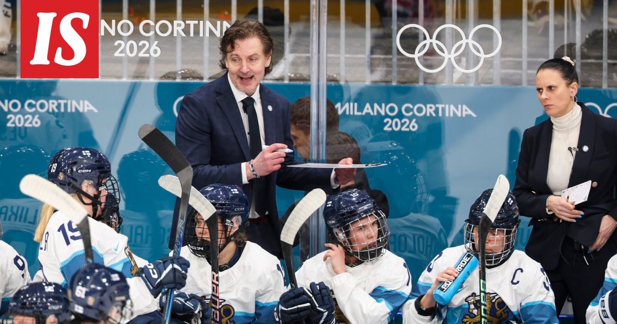 Naisleijonien valmentajan puheille täystyrmäys