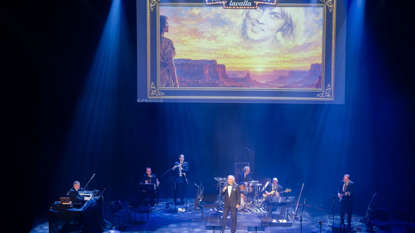 Konserttiarvio | Herrasmiehet lavalla tarjosi hämmentävän näyn: taivaalla leijui jättimäinen Dannyn pää