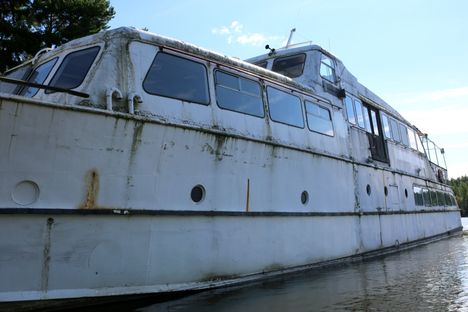 M/S Tampere kuvattiin Viinikanniemessä heinäkuun 12. päivänä, jolloin laiva oli ollut paikallaan jo parisen viikkoa.