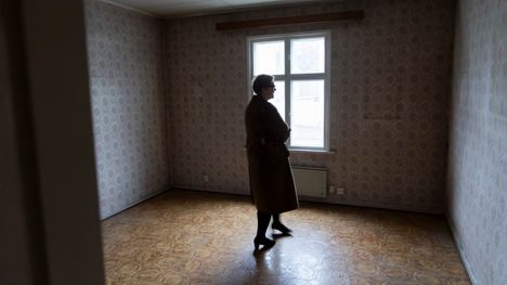 Hannele Hyödynmaa kertoo tapauksesta, ettei muille tulisi yllätyksenä, mitä omaisen edunvalvonnasta voi seurata. 