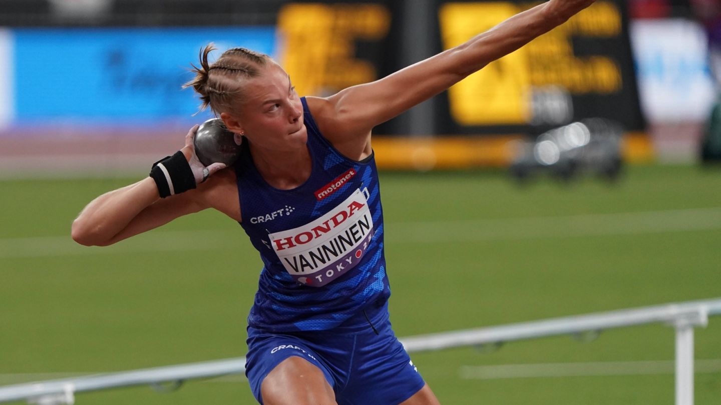 Finnish heptathlete Saga Vanninen changes coaches, surprising expert
