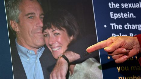Oikeuden asiakirja julkaistiin: Näin seksuaalirikoksista syytetty  seurapiirijulkkis selitti suhdettaan Jeffrey Epsteiniin - Ilta-Sanomat