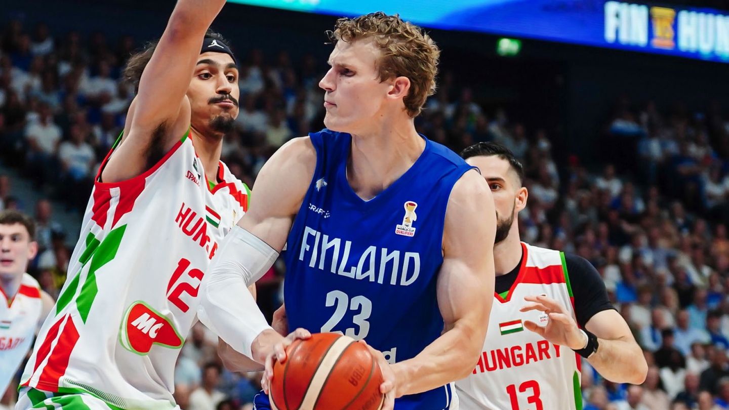 Basketball: Lauri Markkanen plays with emotion in front of home crowd, apologizes to referees afterward