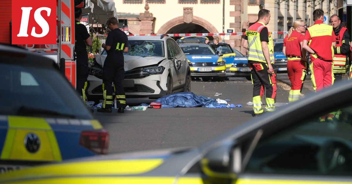 Auto ajoi väkijoukkoon Saksassa – useita loukkaantuneita