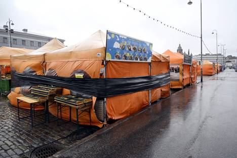 An autumn storm raged Helsinki's market.