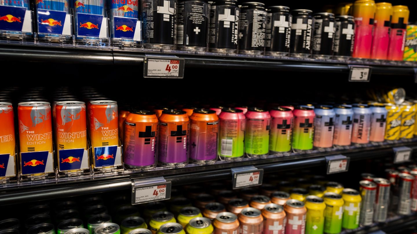 UK Plans to Ban High-Caffeine Energy Drinks for Under-16s in England