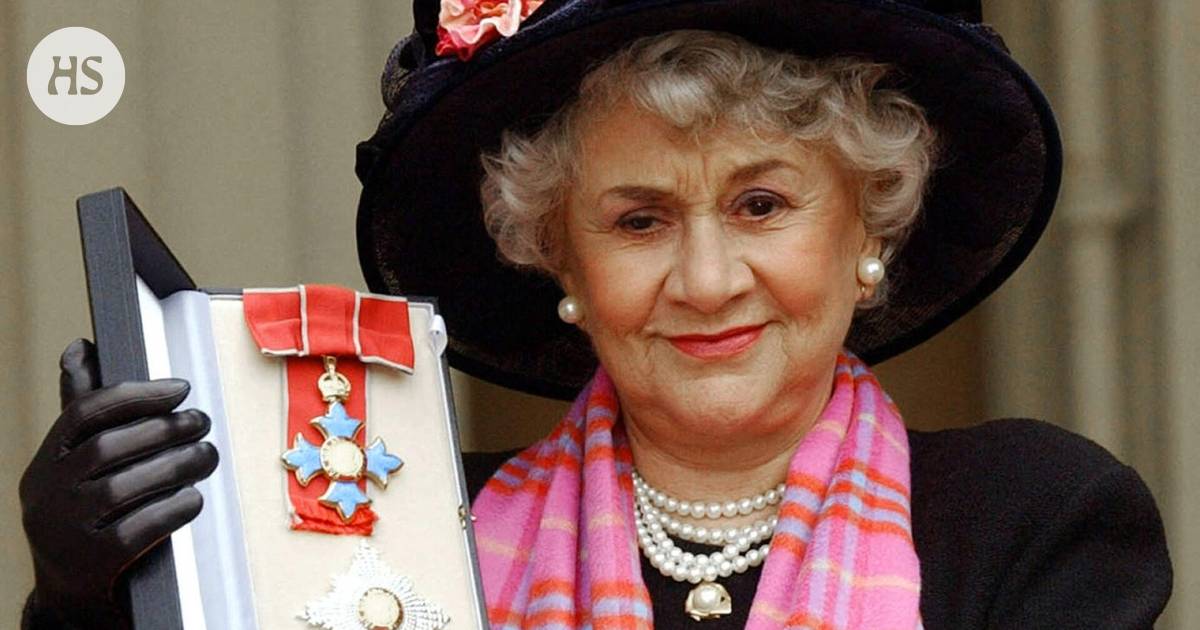 Actress Joan Plowright has died