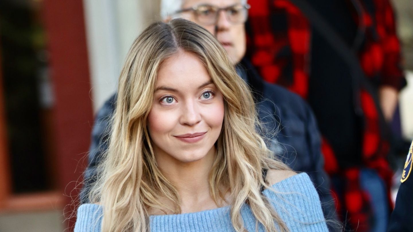 Sydney Sweeney ja Megan Fox puolialastomina – nyt nousi kissa pöydälle: "Miten voin?"