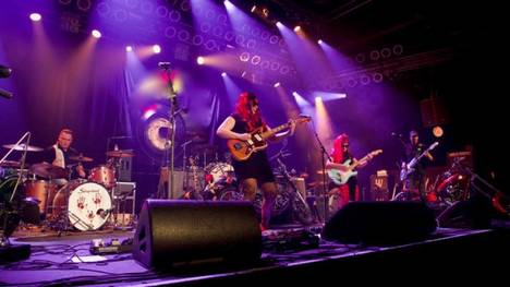 The horror surf band The Horribly Ones has been together for a few years. The band consists of Esa Mattila (drums), Susanna Airaksinen (guitar), Johanna Puuperä (guitar) and Tuomas Timonen (bass). Photo from the Tampere gig from Pakkahuone.