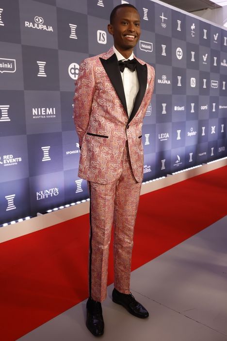 Urheilugaala 2025: Lotta Harala säväytti Miss Universum -asussa - Ilta ...