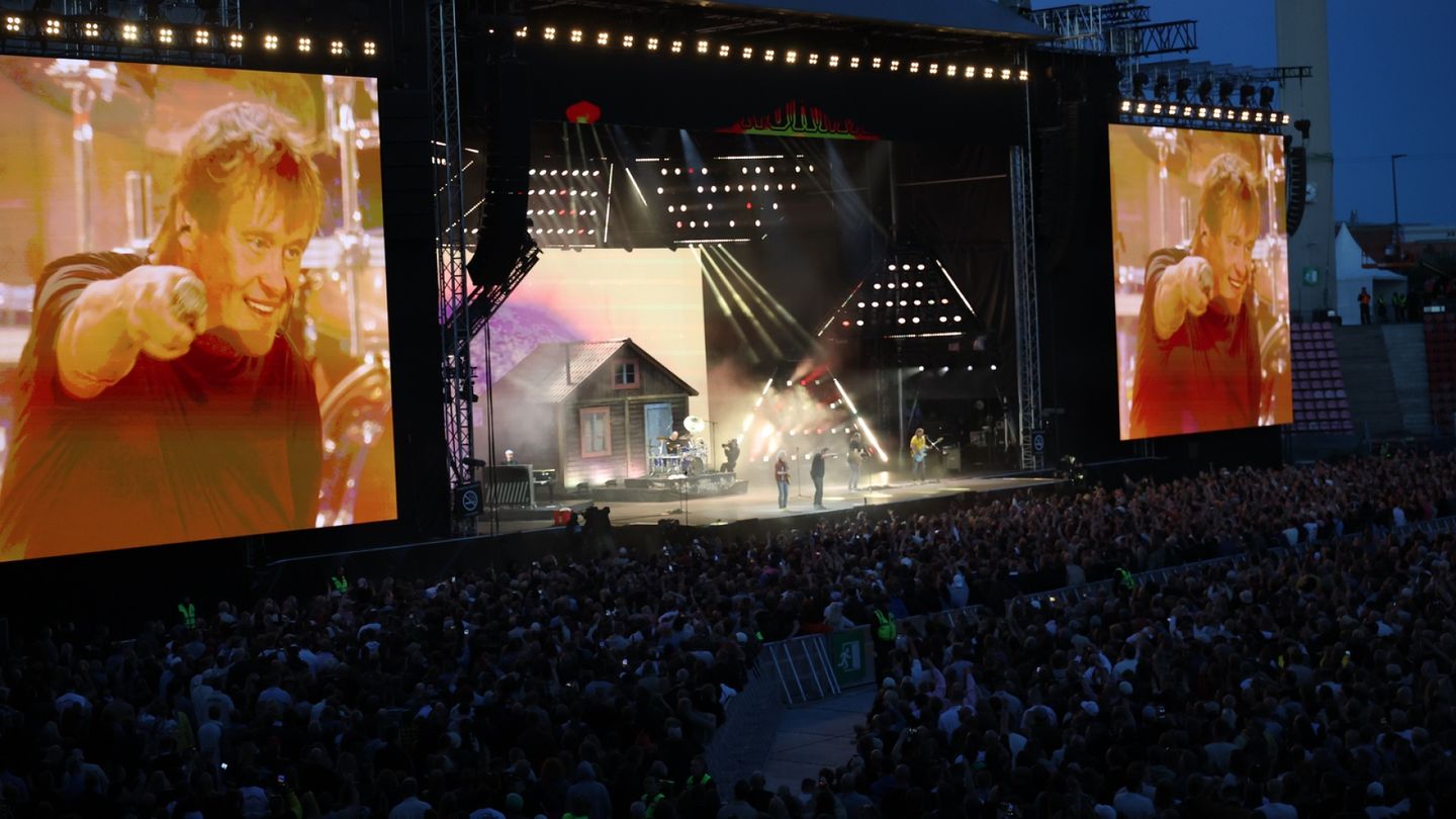 Nämä olivat Eppu Normaalin viimeiset sanat jäähyväiskonsertin yleisölle