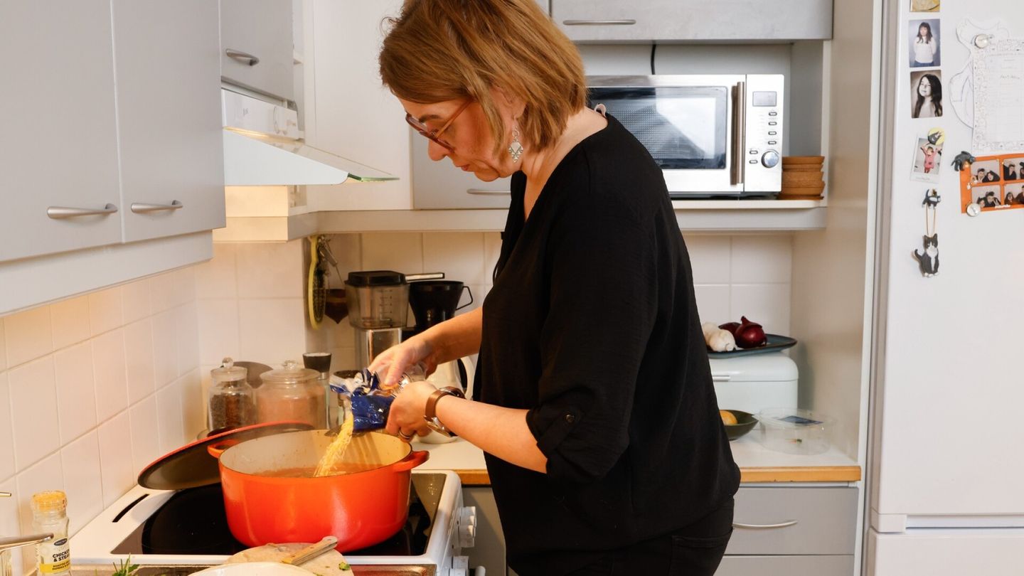  Espoolainen Marissa Tammisalo on opetellut tavan säästää ruokaostoksissa, jotta voi käydä ravintolassa syömässä