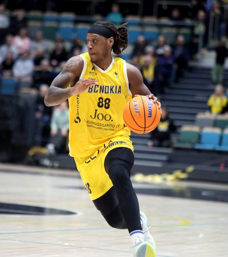Isaiah Ross heitti BC Nokialle 24 pistettä ja antoi 6 korisyöttöä, mutta Korisliigan sarjapisteet jäivät Kouvolaan.