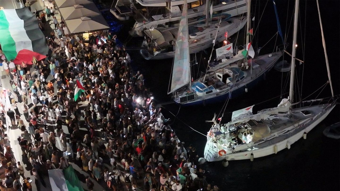 Gazan sota | Israel syyttää avustus­laivuetta Hamas-kytköksistä ja sanoo, ettei aluksia päästetä Gazaan