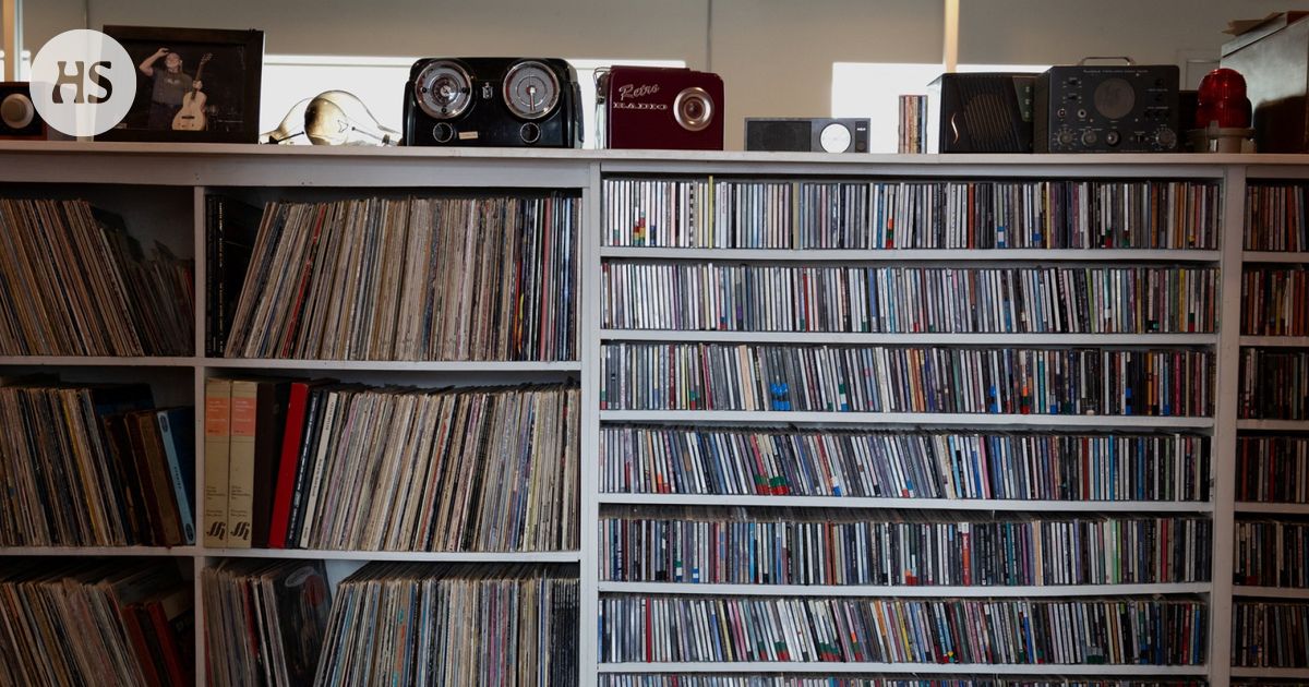Sales of CDs increased in the United States, although some buyers do not even own a CD player