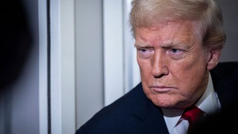 Trump puhui toimittajille Air Force One -lentokoneessa Suomen aikaa keskiviikon vastaisena yönä.