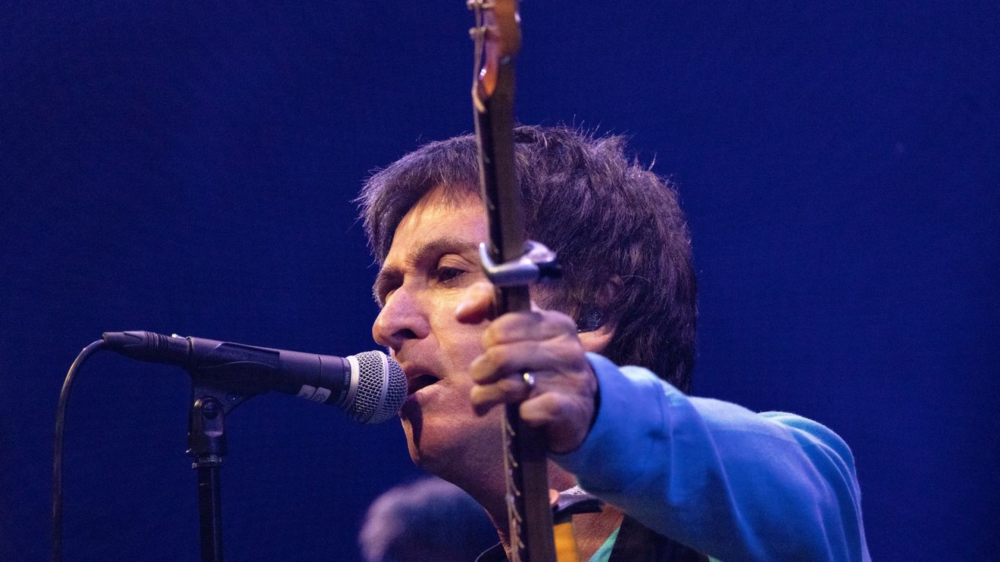 The Smiths' Johnny Marr Joins Musicians Auctioning Instruments for Charity