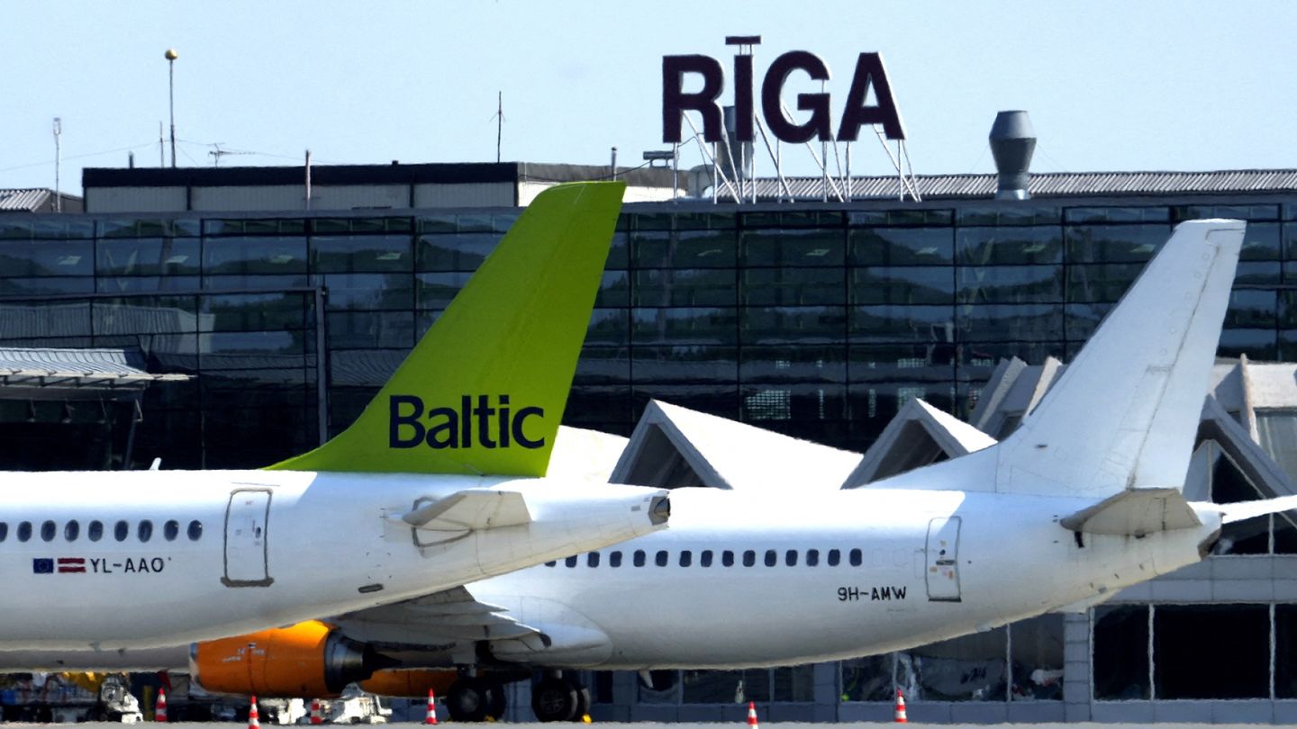 Air Baltic Faces Financial Crisis, Plans to Cut Fleet by a Third
