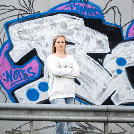 Laura Lehtisen mukaan julkisen taiteen paras puoli on se, että se on demokraattisesti kaikkien nähtävillä arjessa. Ei tarvitse rahaa pääsylippuun eikä taidetta tarvitse ostaa itselle.