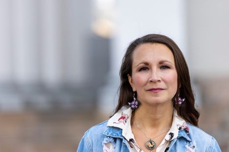 Tiivis ystäväporukka toi parikymppiselle Anne Elisabet Beltille tunteen, että hän kuuluu johonkin. ”Ystävät olivat minulle kuin perhe.”