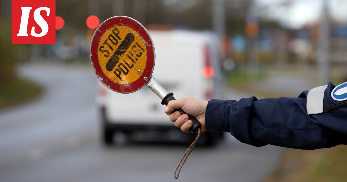 Poliisi ja katsastusmies iskivät rekkoihin – karu tulos