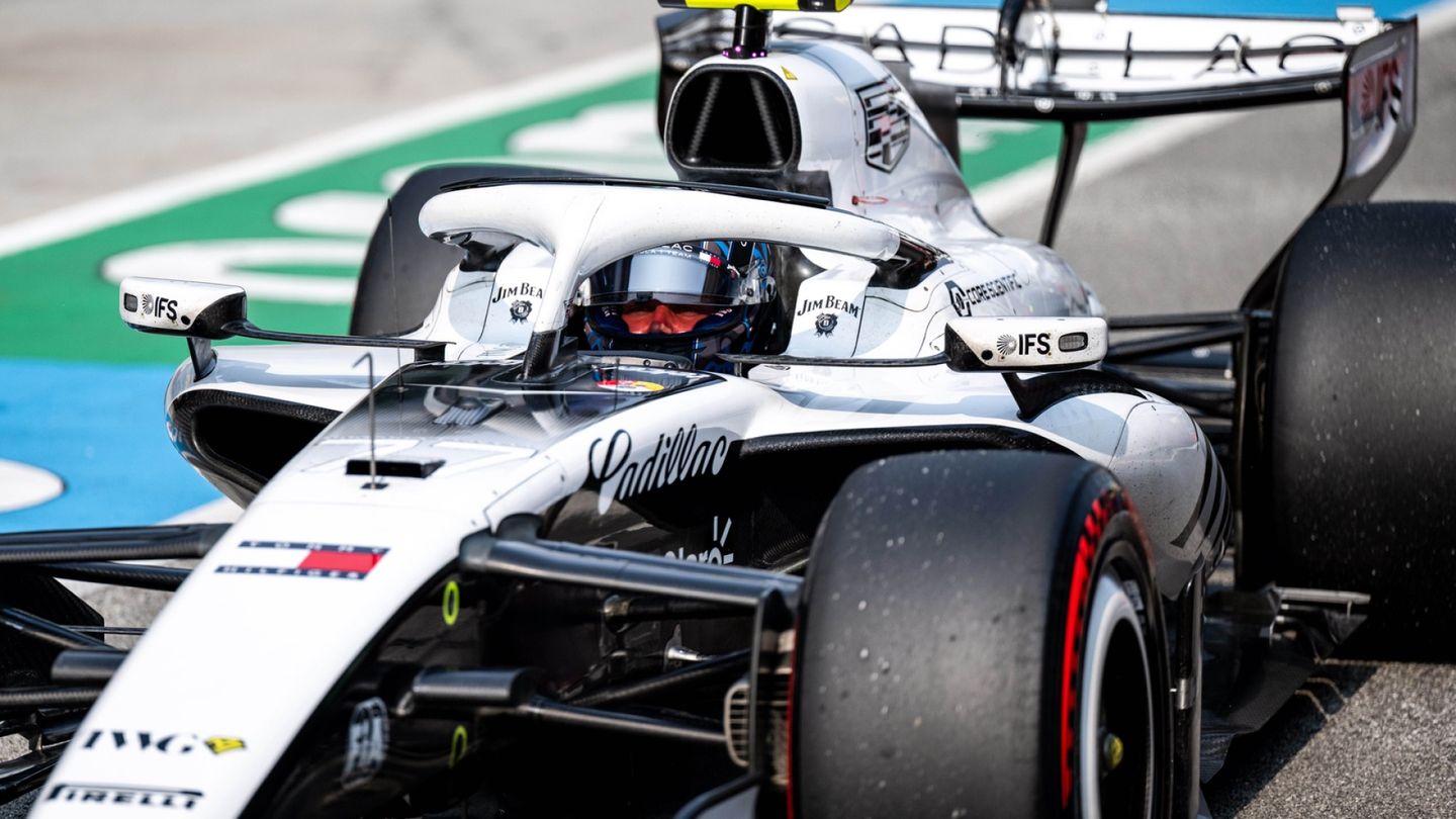 Valtteri Bottaksen leikki loppui lyhyeen – Lewis Hamilton viritellyt hirmunousua