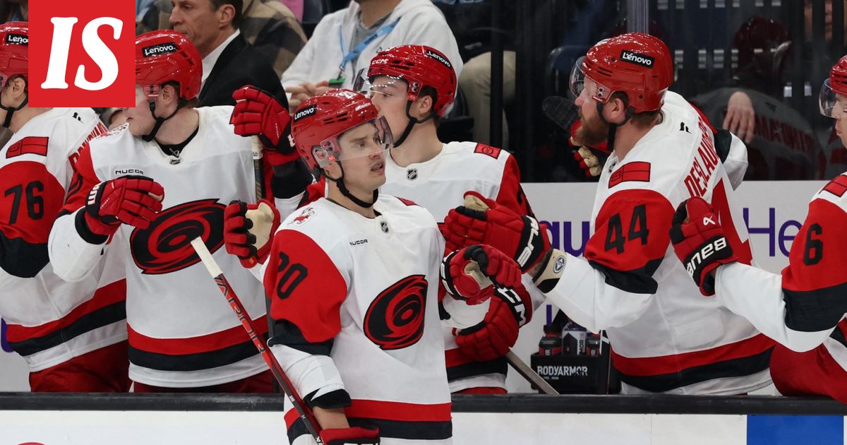 Sebastian Aho ja Hurricanesin ykkösketju yskivät pudotuspeleissä