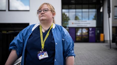 Sairaanhoitaja Anna Viitaniemi työskentelee Tampereen Hatanpään sairaalan alueella. Hän on huolissaan uudistuksesta, joka muuttaa sitä, miten hänen ja tuhansien muiden hoitajien työvuoroja tulevaisuudessa suunnitellaan. 