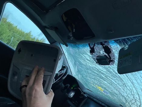 The Espoo man drove a deer crash, and soon another deer jumped down from the adjacent rock