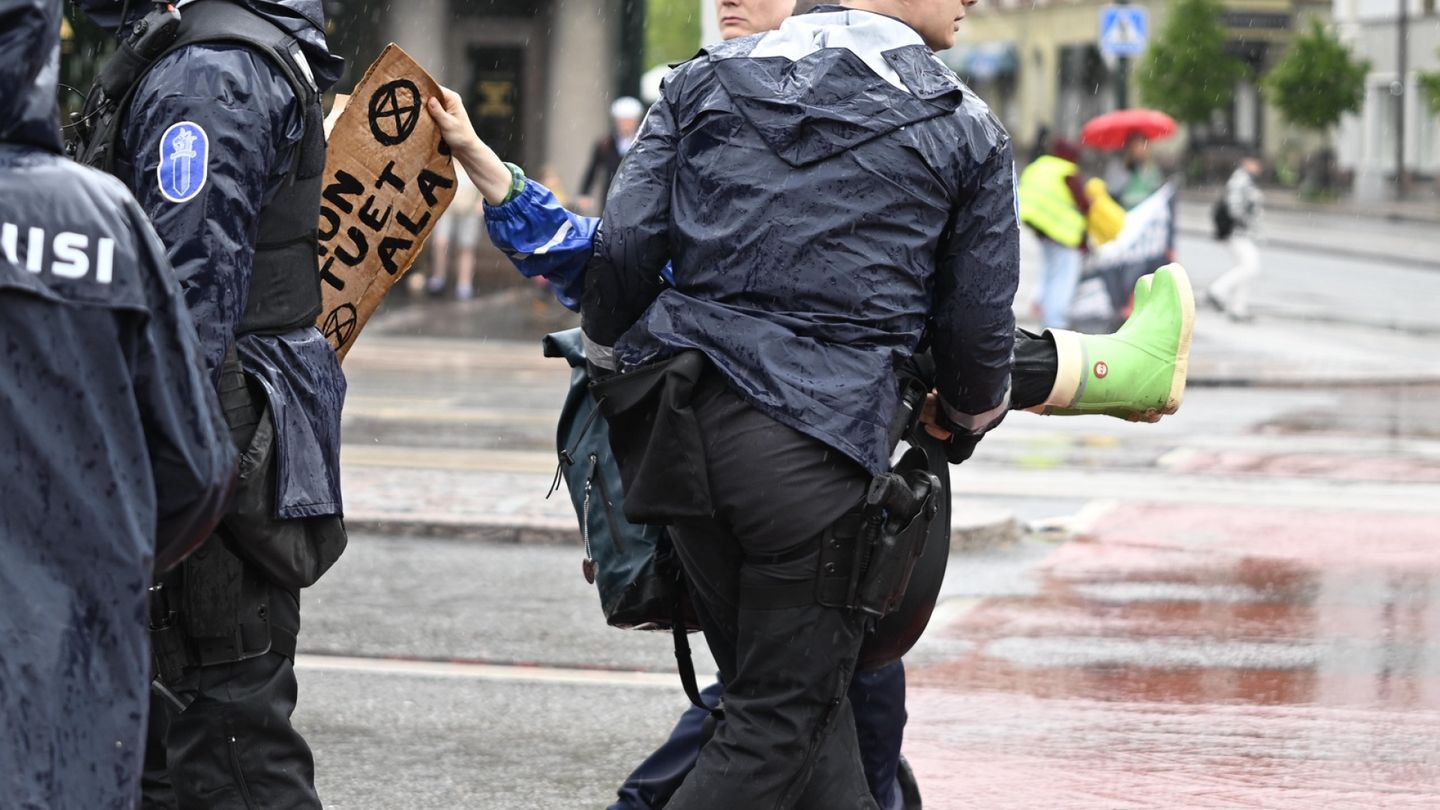Oikeusasiamieheltä vakavat moitteet poliisille – toimi Elokapinan kanssa väärin