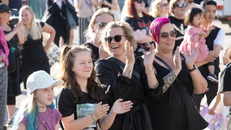 Viime vuonna finaali houkutteli torille runsaasti väkeä. Kisan lopulta voittaneen Flowerpotssin keikalla eturivissä kannustamassa olivat Senni Saarenmaa, Erica juuruskorpi, Katja Levola ja Riikka Tuominen.