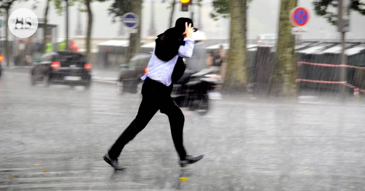 Is it worth running or walking in the rain if you want to avoid getting wet?