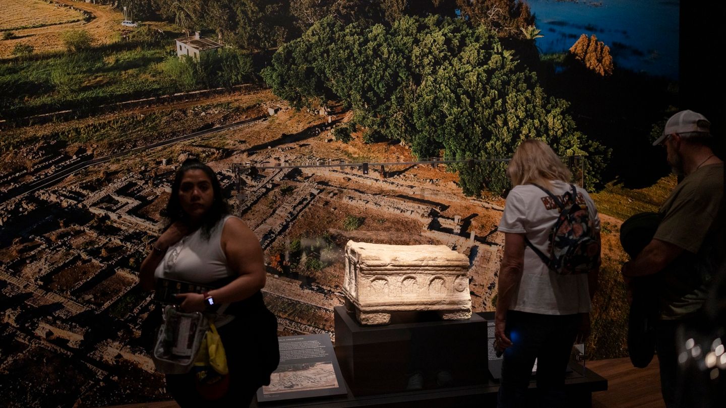Bible Museum's Dead Sea Scroll Fragments Spark Scandal Amid Forgery Claims