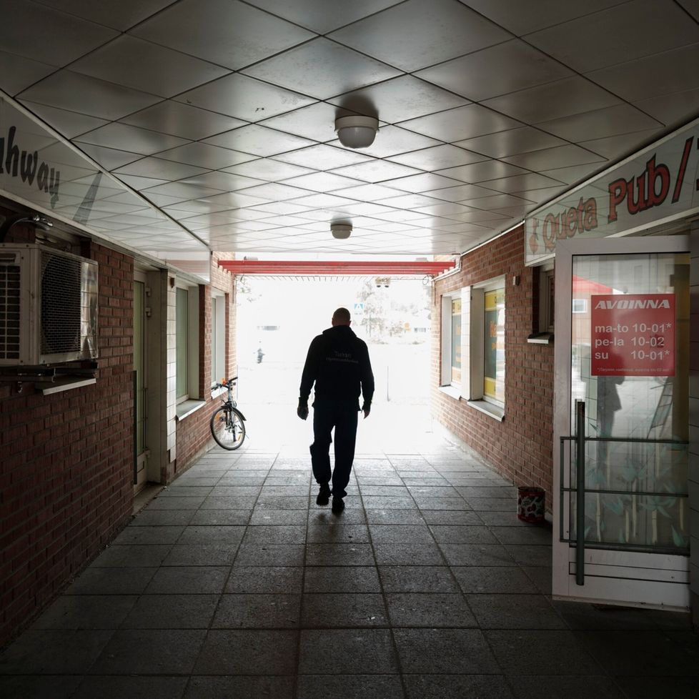 Lääkäri Janne Mäkelä palasi lounastauolta ostoskeskuksessa Tuirassa.
