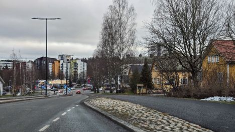 Tällainen oli torstain harmaa maisema Pinsiöntieltä keskustan suuntaan.