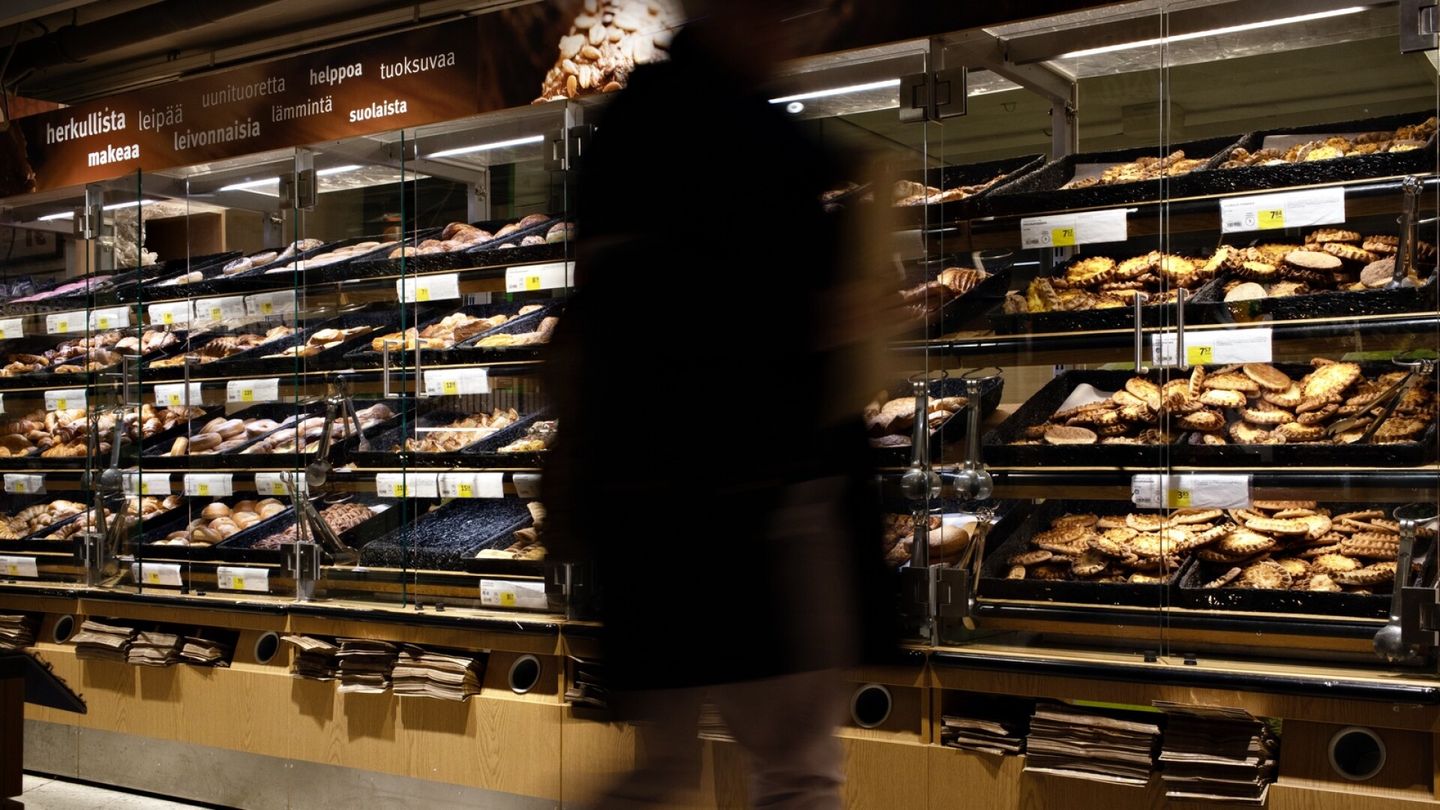 Salo | Hamstraajat kärryttelivät leipomuksia ilta toisensa jälkeen – Kauppa lopetti ilta-alen