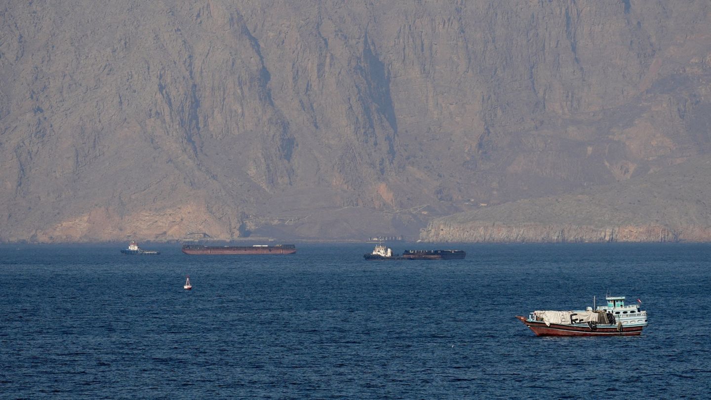 Trump proposes 20% fee on Hormuz Strait cargo, likening U.S. role to 'guardian'
